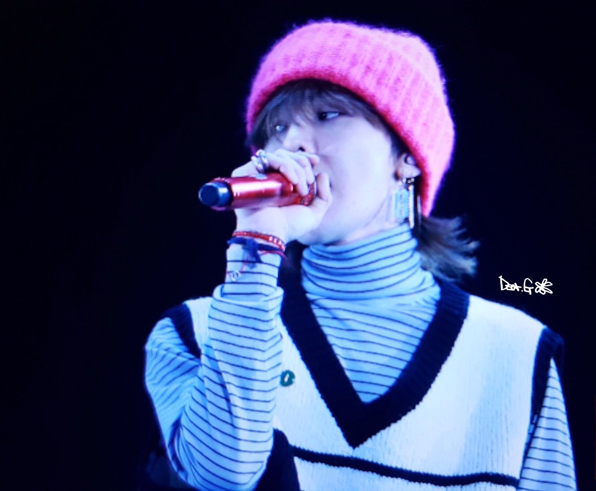 Dear_GD818's tweet photo. 171223 #LASTDANCE SPECIAL EVENT in Osaka 🇯🇵

오늘 우승 지드래곤💖👏
세레모니는 매거진 표지 모델 포즈💃🏻

#GD #GDRAGON #지디 #지드래곤 #디어지 #DEAR_G @IBGDRGN https://t.co/2oPtNmHHLw