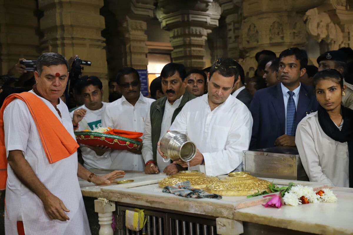 INCGujarat's tweet photo. Congress President Shri Rahul Gandhi ji offering prayers and seeking blessing at Somnath Mandir #ThankYouGujarat https://t.co/zlZ99qZjxz