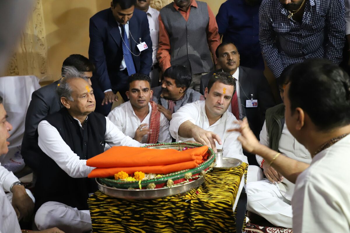 INCGujarat's tweet photo. Congress President Shri Rahul Gandhi ji offering prayers and seeking blessing at Somnath Mandir #ThankYouGujarat https://t.co/zlZ99qZjxz