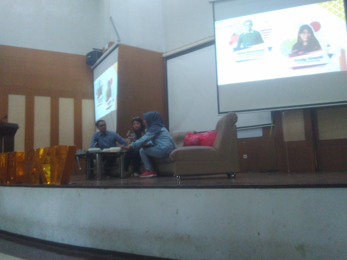 CEREALS18's tweet photo. [LIVE REPORT]

Sedang berlangsung talkshow sesi 2 dengan pemateri:
✨ Fahmi Hendrawan
Fashion Entrepreneur dan CEO Fatih Indonesia
✨ Sendy Kinanti
Owner Ma'Kerang https://t.co/ilSNIqzFQn