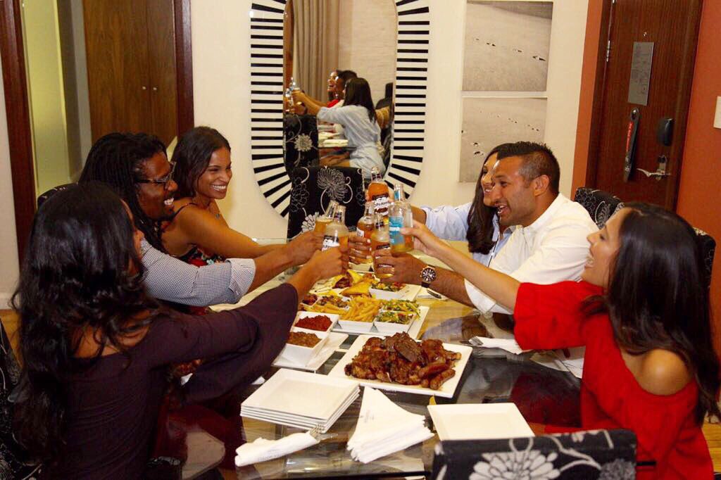 TraceyLange's tweet photo. My friends don’t care about where, as long as there’s good food and alcohol 😛
Last night, we managed to tick all the boxes 🙌 Being #InTheCity has got to be my favourite favourite of the festive season! @FireandIceCT @SavannaCider https://t.co/Pg7o2AN3Qf