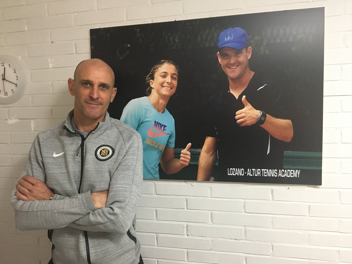 fermurciego's tweet photo. Mi penúltimo regalo del 2017: entrevista con David Andrés. El que fuera preparador físico de David Ferrer durante 12 temporadas habla sobre el tenis, su exigencia, su lado oscuro y mil anécdotas vividas. Imperdible 🎙🎁💪

https://t.co/D2tfVeFdJP https://t.co/ZU9VBohE1V