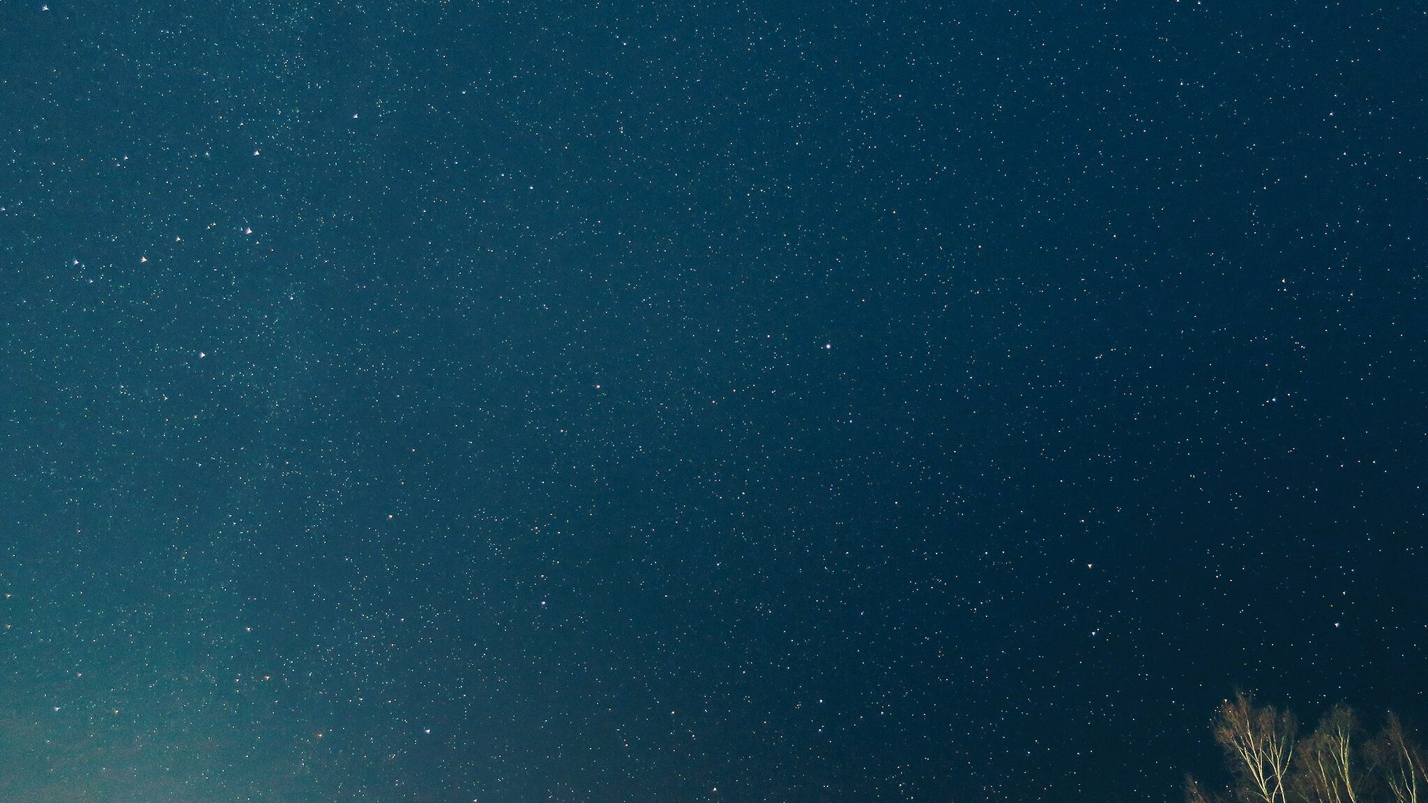 かのん 昨日 トマムで撮った星空 全く光のない所がなかなか見つからなくてインターチェンジ付近で撮ったけど うっすら天の川写ってるの見えるかな 空 星空 天体観測 オリオン座 カシオペア座 冬の大三角 天の川 トマム 北海道