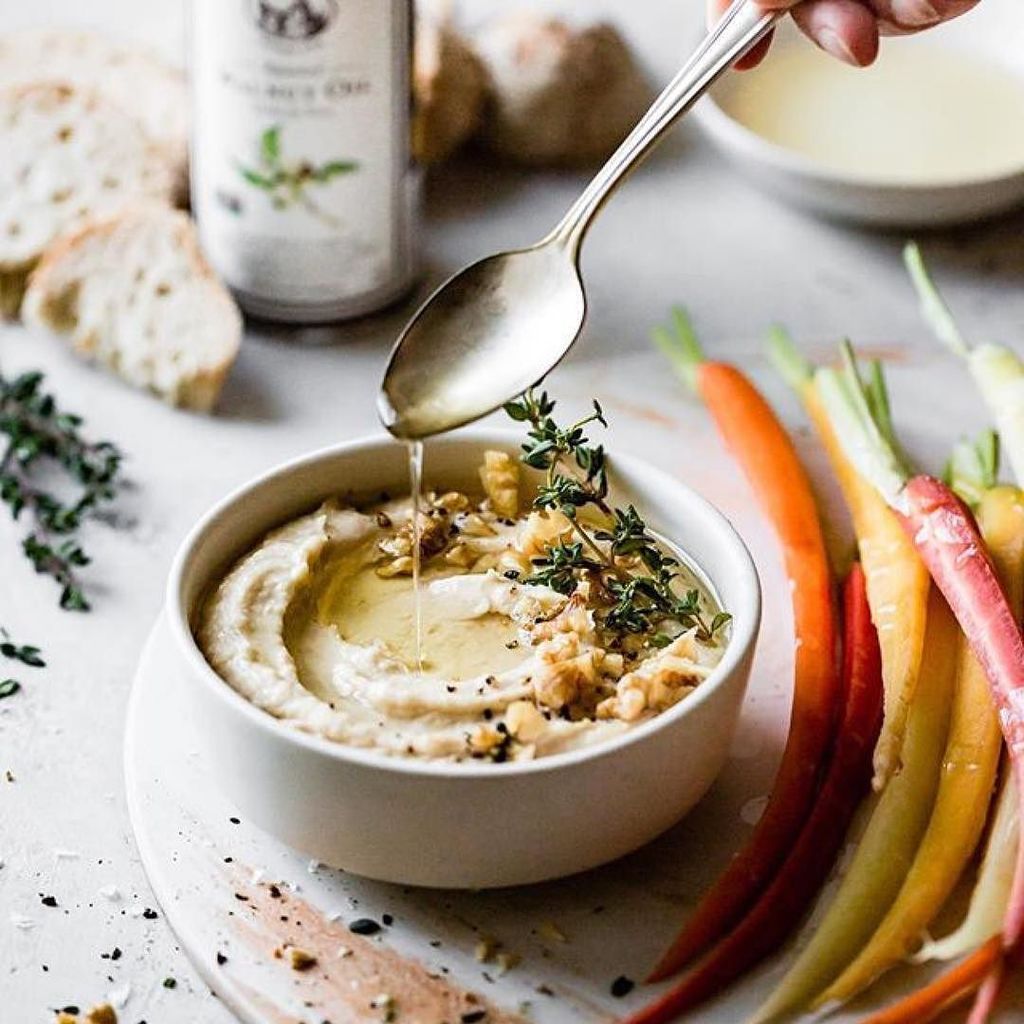 gourmetpoint's tweet photo. #Repost @latourangelleartisanoils
・・・
@the_bojon_gourmet has a fabulous holiday snack recipe- blend together a jar of cooked, drained white beans, 2 heads of roasted garlic squeezed out of their husks, 3 tablespoons La Tourangelle Roasted Walnut Oil,… https://t.co/Qj72VE53NE https://t.co/MRKWydCgby