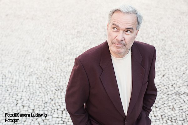 #Ahrensburg #Musiknacht Ahrensburg mit #Stefan #Gwildis: #Karten bald im #Vorverkauf bit.ly/2BVXZO9 
Musiknacht Ahrensburg: 100 Musiker in knapp 20 Locations, 26. Mai 2018