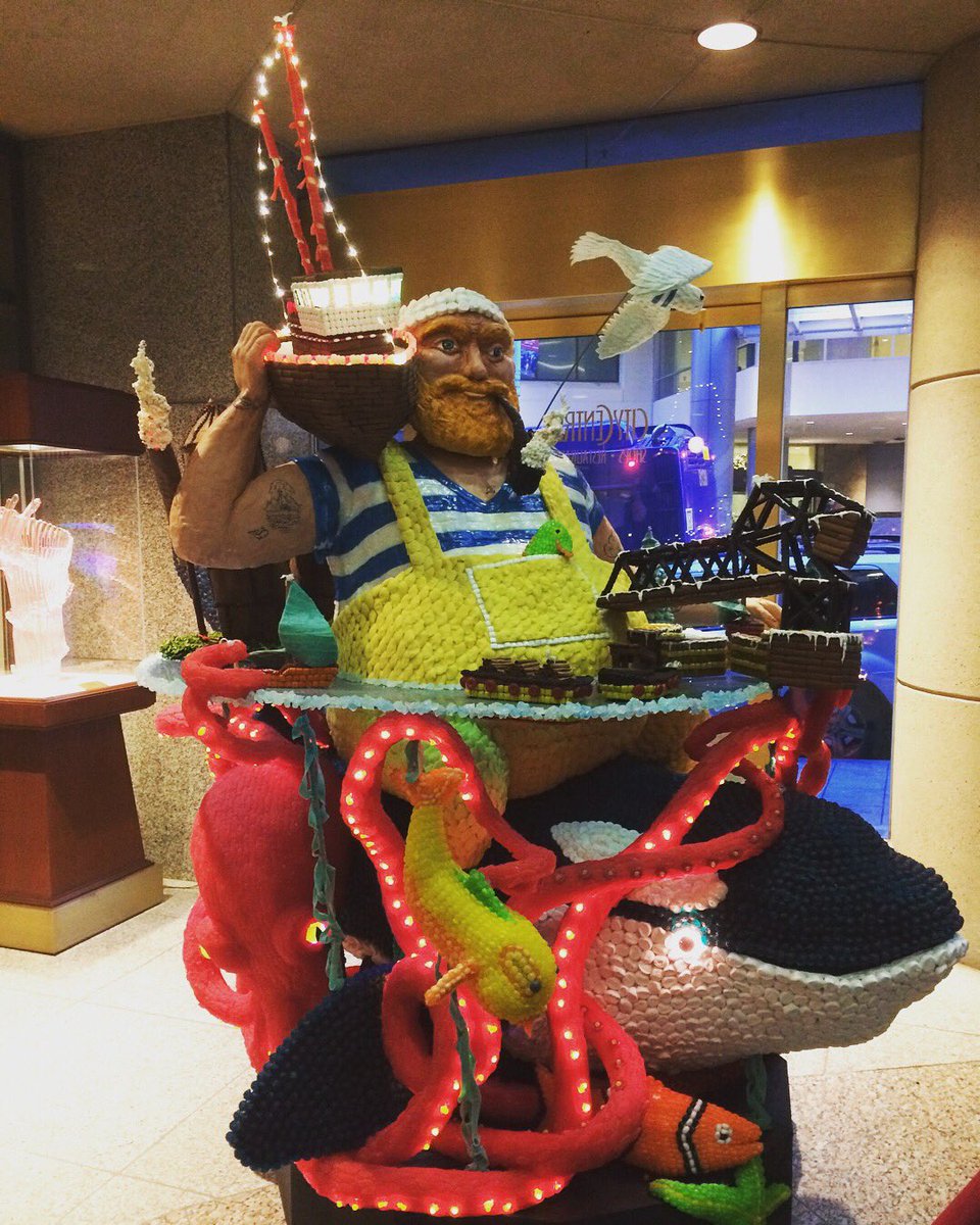 MMillerMcKeever's tweet photo. Possibly the most epic #gingerbreadman Ever made. #foodart #gingerbread #candy #mariner #holidaydecorating #sailor #orca #sailorridingawhale #gingerbreadvillage #Seattle #PNW #giantsquid #candyscapes #brightcolors https://t.co/ORePeQ4orB