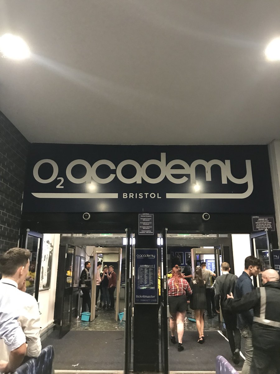 TrickyTk9's tweet photo. Working @o2academybris last night with the crew from @ShowsecUK great night great team thatβs very pro active in keeping drugs from their venue and keeping their customers safe ! Me and Moss πΎπΎ Pip and Ace the noses that knows..#bristolo2 #showsec #yellowandblack https://t.co/G5SHcwDaGI