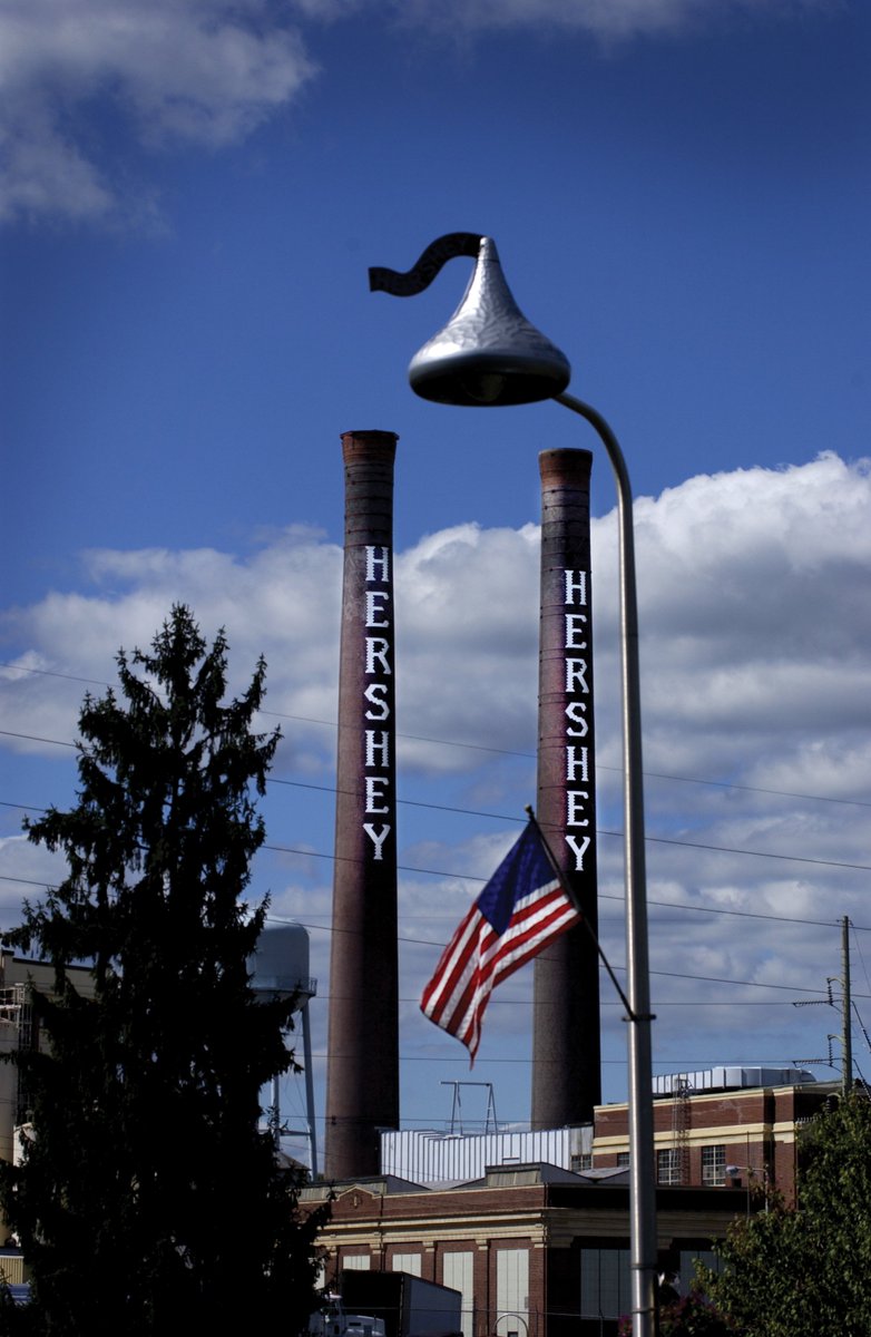 HersheyPA's tweet photo. It was 54 years ago today that 55 wrapped &amp; 52 unwrapped Hershey's Kiss Streetlights first illuminated Chocolate Ave in #HersheyPA! #FamilyTravel https://t.co/MfmWr9Ektk