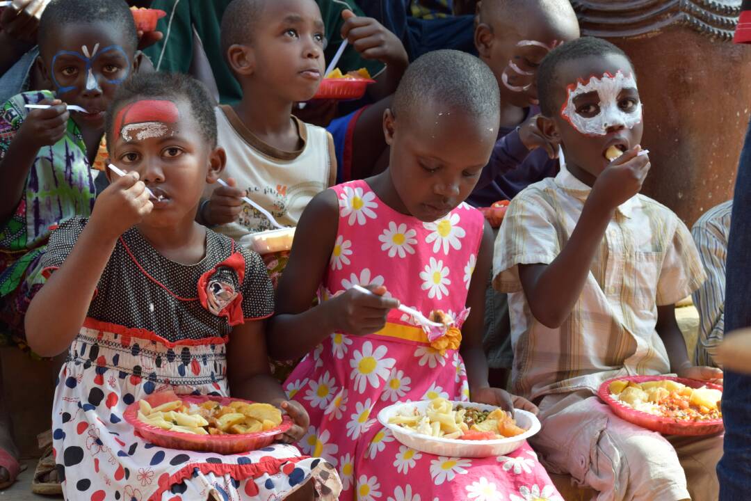 NgcmOne's tweet photo. Christmas Charity event was a success... ♡the heart of christmas time is love♡ @RwandaGospel @CPCharity https://t.co/Q6Z9VKH4aT