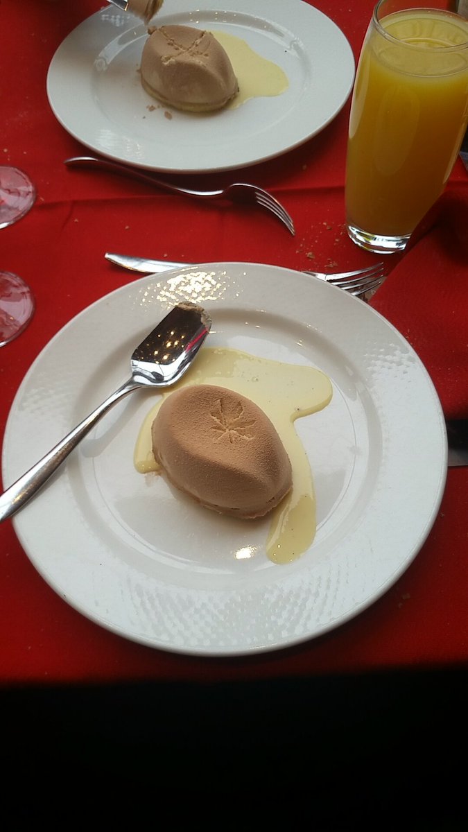 LaZyxSKuLl's tweet image. Dîner de fin d'année chez Axima !! 😁🍽⛴ #BateauMouche #Axima #Paris #LaPatache