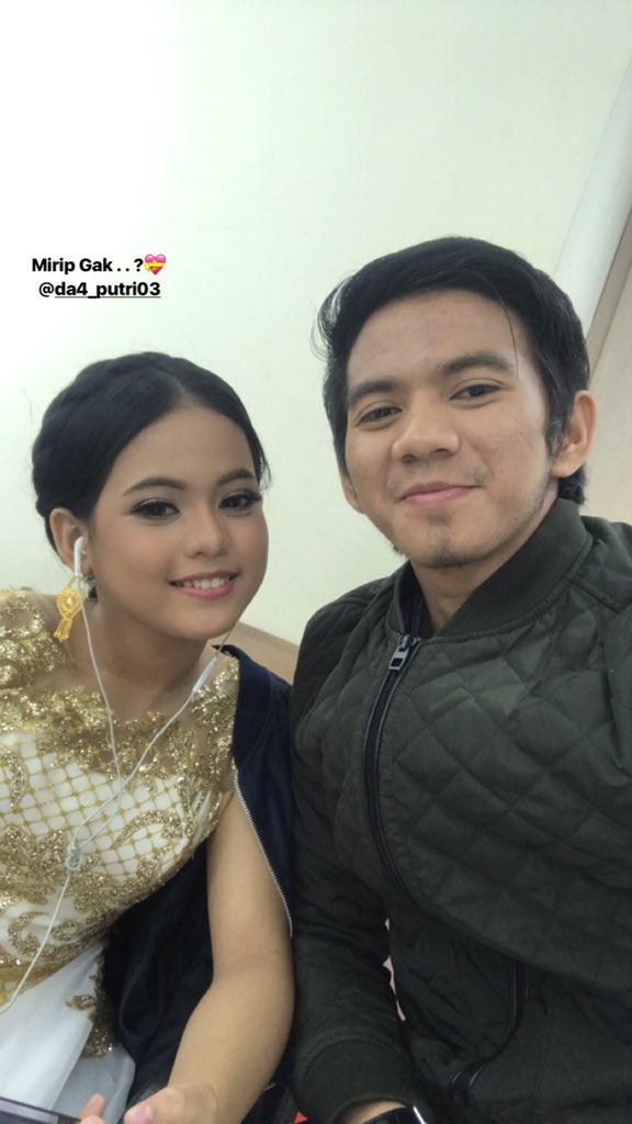 #OnoRizkiRidhoNingDAA3
Mirip gak....??
Oia semngaatt Boopyku..smoga bisa maksimal bawain lagu india nya🙏🙏amin ya allah