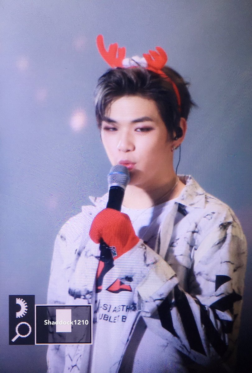 shaddock1210's tweet photo. 171223 #Busan #WANNAONE 

🎄🦌❤️

#강다니엘 #워너원 #KANGDANIEL
@WannaOne_twt https://t.co/dE70fv3Wgq