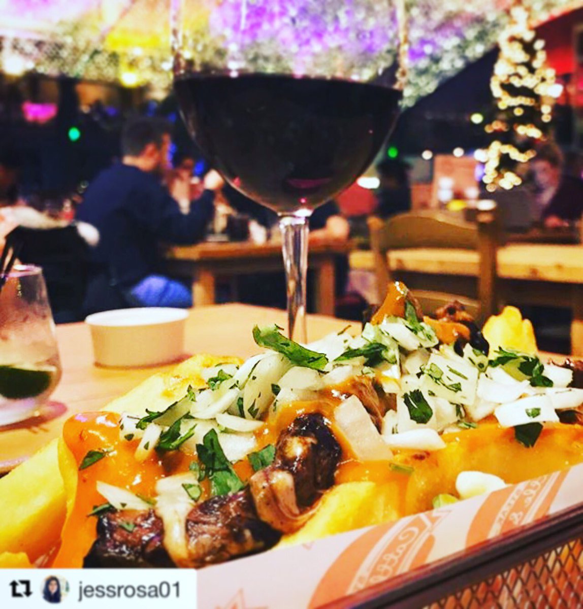 SteakCattleRoll's tweet photo. When it's mad & hectic out there and you've lost your shopping list... Pop in, let us feed you some good homemade food and relax ๐๐ #foodhelps #steakcattleandxmas #weloverepost
#sauchiehallstreet #merchantsquare #xmas2017 #madxmasshopping #fuelup #remembertoeat https://t.co/odcHPZM8KR