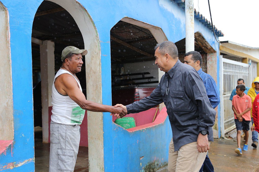NoticiasCbo's tweet photo. .@JustoNogueraP: Hemos estado recorriendo el estado Bolívar atendiendo al pueblo y consolidando el Sur! Mi compromiso es trabajar por este Pueblo y sobre todo cumplir cada necesidad, ejemplo; El Agua!. #BolívarPuebloYTrabajo https://t.co/eHRq9LPT8g