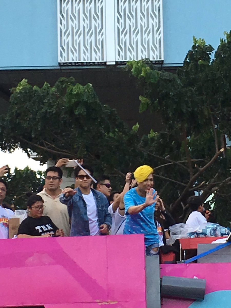 morisseflores's tweet photo. Huhu im so happy talaga today kahit di mo kami pinansin okay lang ahahaha lab parin kita sobra thank u for making Muntinlupeรฑo happy labyu ๐๐๐๐๐ @vicegandako @PiaWurtzbach #SquadSayaMMFFParade #MMFFParadeofStars2017 #MUNTINLUPA https://t.co/tKm3CvR1q5