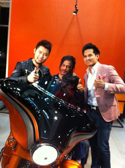 .<a href="/iamsrk/">Shah Rukh Khan</a> paid a visit to Naza World while shooting for Don 2 in Malaysia in 2011
•••
Shah Rukh Khan melawat Naza World semasa penggambaran Don 2 di Malaysia pada tahun 2011 #6YearsOfDon2 

6 YEARS OF DON 2