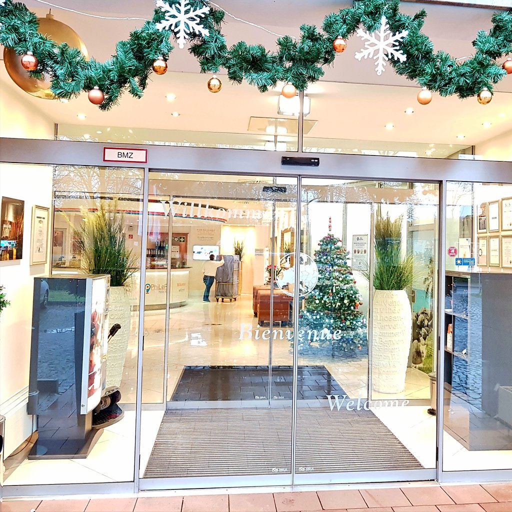 Weihnachten 2017 kann endlich kommen. Wir wünschen allen einen stressfreien Samstag aus dem <a href="/hotelkoeln/">PhiLeRo Hotel Köln</a> • Mehr zu uns gibt's unter: philerohotel-koeln.de • Team #PhiLeRo #hotel #Köln #2018isComing #Christmas #Koeln #SaturdayMorning