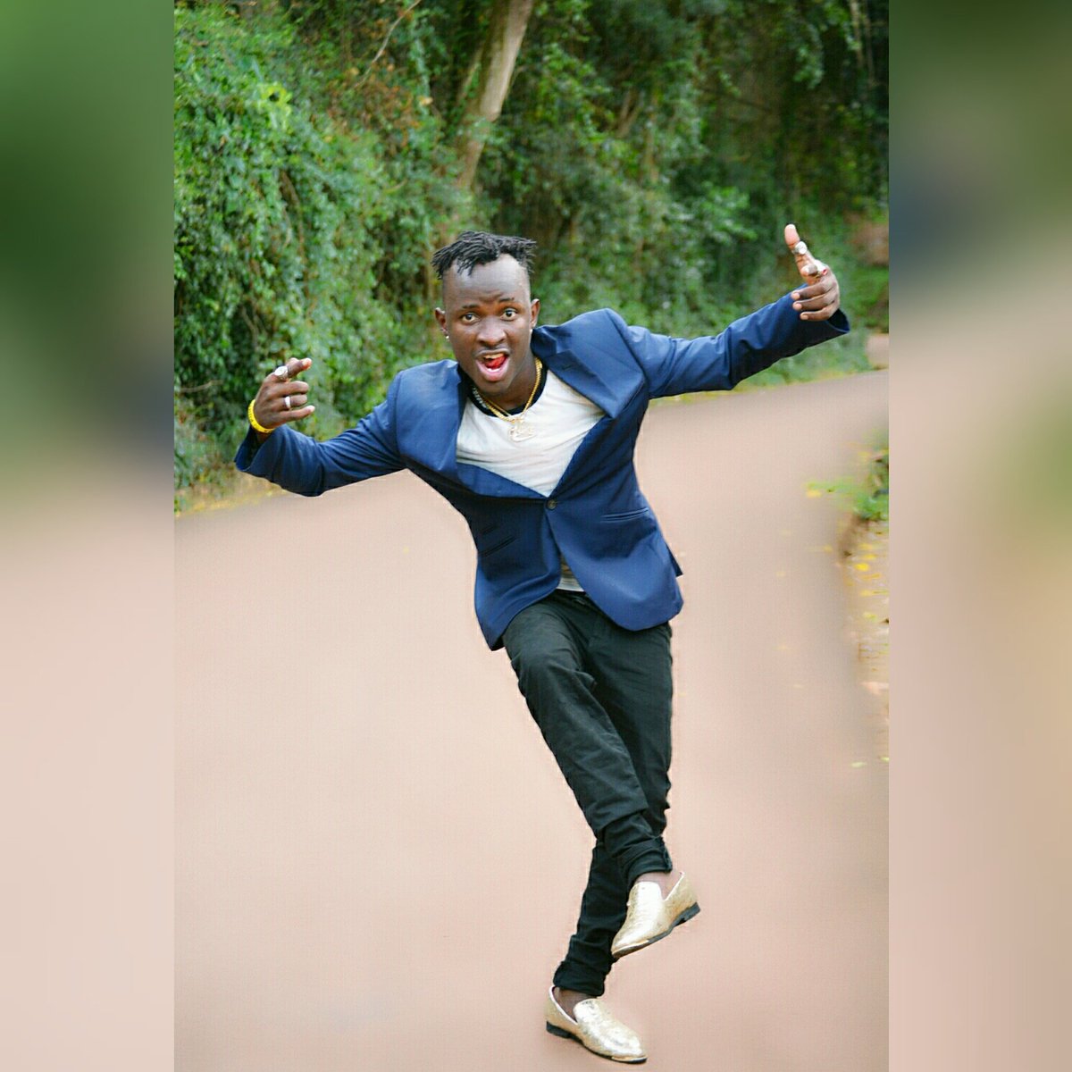 KingfoxR's tweet photo. That pose you make when your going to release #DdalaVideo Next Week 💪💪💪 SUCK FREE BOSS / DANCE HALL ASSASSIN #TEAMGOODMUSICGOVERNMENT @McPallaso https://t.co/PqmXLC02qd
