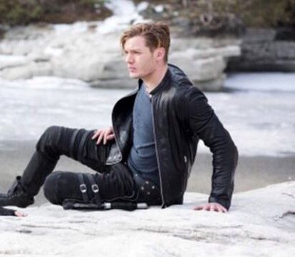 Decided to join a Conservation work, you know

To rehabilitate beached Jaces all around the world 

Yeah, preserve the abs

I mean... the marine life!