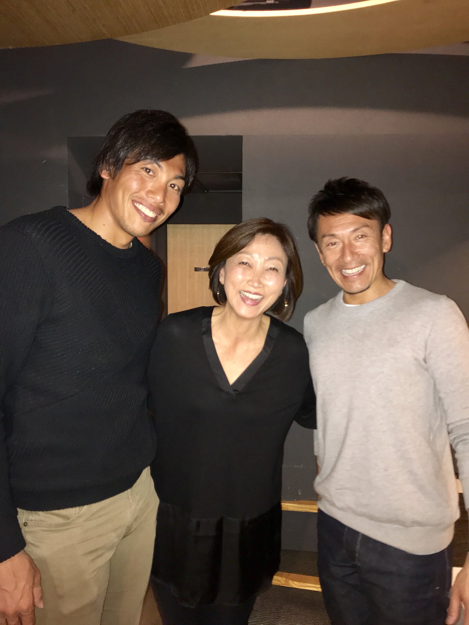 田中ウルヴェ京 Na Twitteru 昨晩 Nスタ大忘年会のあと 家に帰る途中で ちょろっと寄った礼で久しぶりにビーチバレーの西村晃一くんに遭遇 まー いつ見てもイケメン そして越川優さんもいらした たぶん初めましてだったが なんか大人になったねえーと近所の