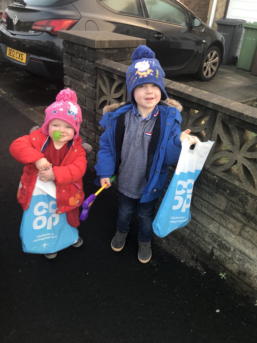 Recruited some helpers for #DoorstepChallenge @CoopRSC