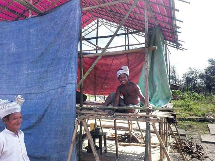 KyawSwarMyint10's tweet photo. Poor #Myoe ethnic at #Maungdaw ;his own hut was
holocast by #ARSA https://t.co/HL7hHVarDA