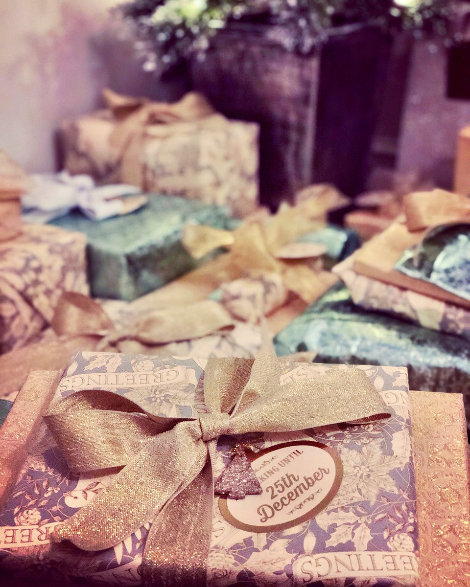 jenniesawdon's tweet image. Pressies wrapped! Getting excited!! #presentsunderthetree #christmastime 🎄🤗🎅🏻