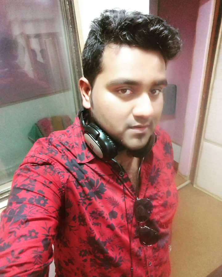 subhamdatta14's tweet photo. Recording session. 
This time introducing myself as a singer 😉
Bakita kromosho prokashyo😎 @SaumoyGhoshal @SDP58306705 @abhijitroyart https://t.co/PtkDtpidBW