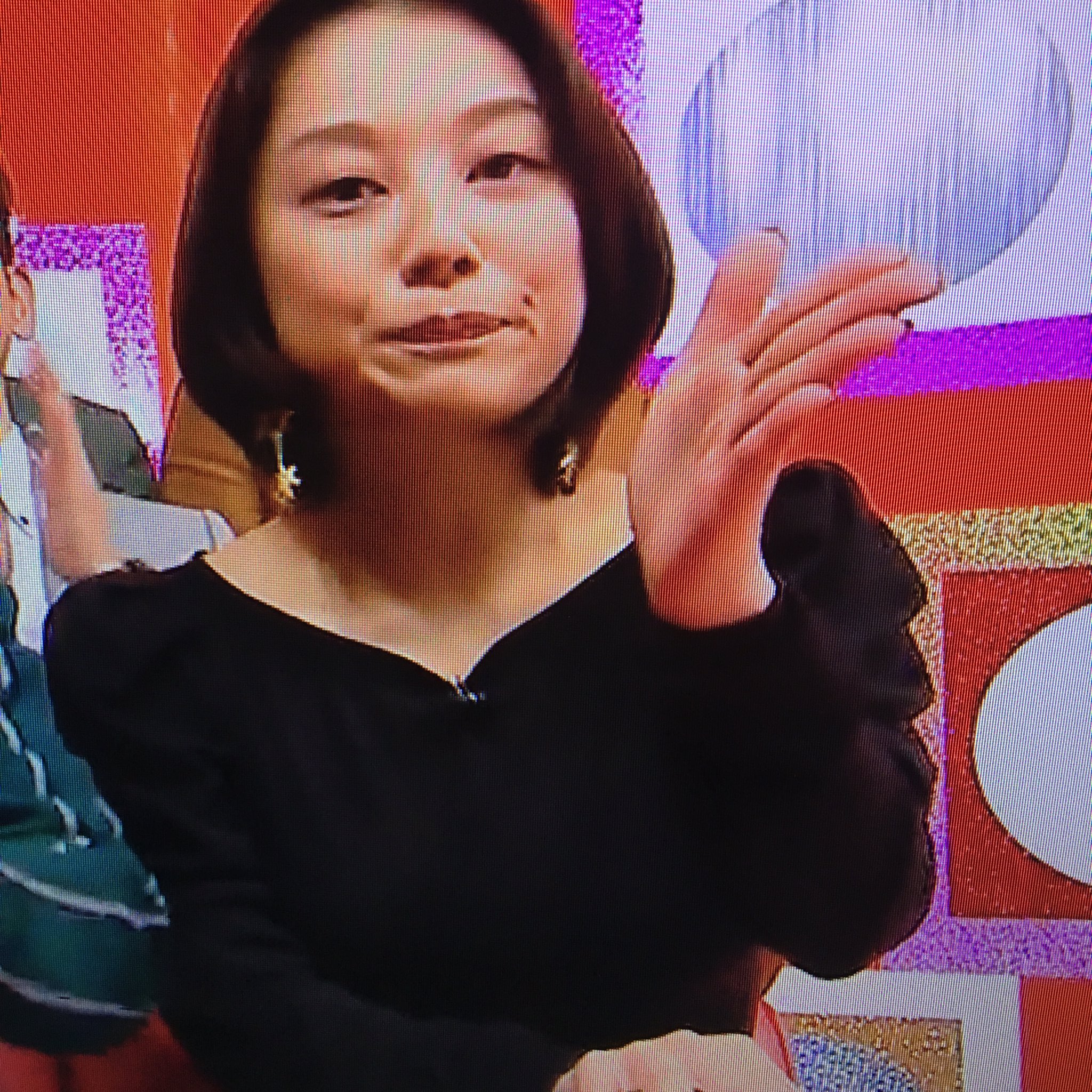 まつり❄️ on X: 小池栄子ちゃんのこの黒のニット？めちゃかわ😍欲しい😍 t.coiUCNk0sBu5  X