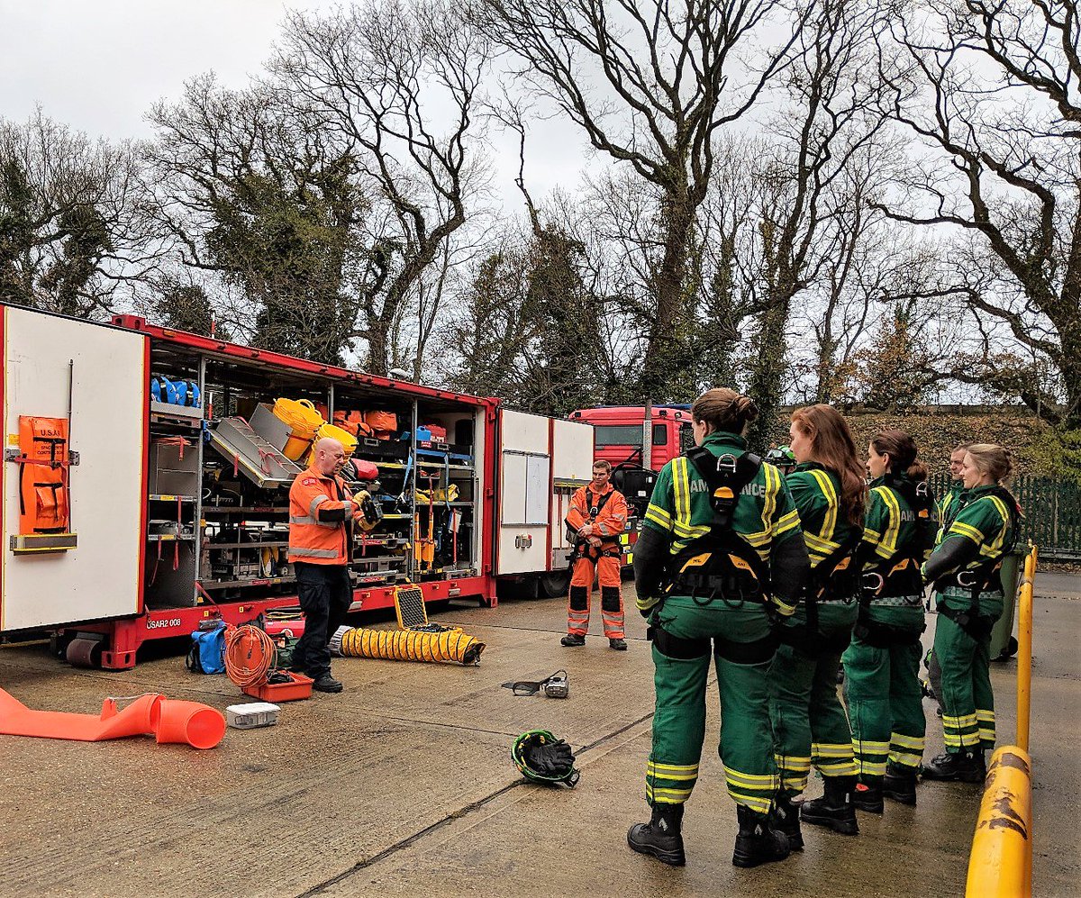 SCAS_HART's tweet photo. 2/2
Thanks to @3SFire_Ltd for a brilliant course.
Performing an emergency treat+rescue, familiarisation of local @HantsUSAR and @Hants_fire rope rescue capability and an end of course photo!
#oneteam #SWaH #conspace #trainedtotreat #UKHART #Interoperability https://t.co/uteoqFZC0h