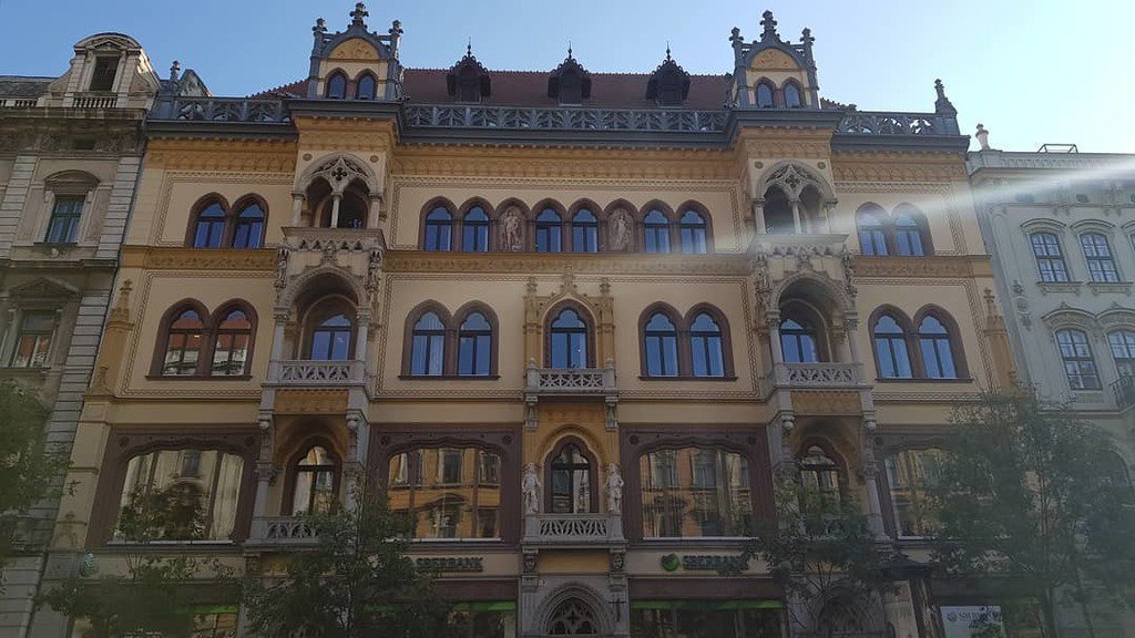 MarisSkele's tweet image. 🇭🇺 #house #architecture #architecturebuilding #streetview #streetphotography #pest #budapest #hungary #magyarország #bluesky #sightseeing #budapestagram #budapestgram #budapestravel #welovebudapest #visitbudapest #livingadream #instalike #instalove #… ift.tt/2BY6wT5