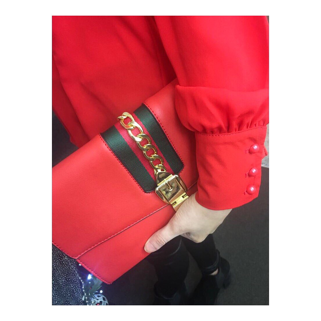 leboutique3's tweet photo. Looking for a last minute gift?
Our Gucci inspired clutch bags make the perfect wrap up!
Available in red and black - £20
Tel 01617038134 to order/reserve 📞
#lastminute #gift #xmasgift #wrapup #love #gucci #gucciinspired #inspo #gucciinspo #fashioninspo #styleinspo #clutchbag https://t.co/1mEdfULF5r