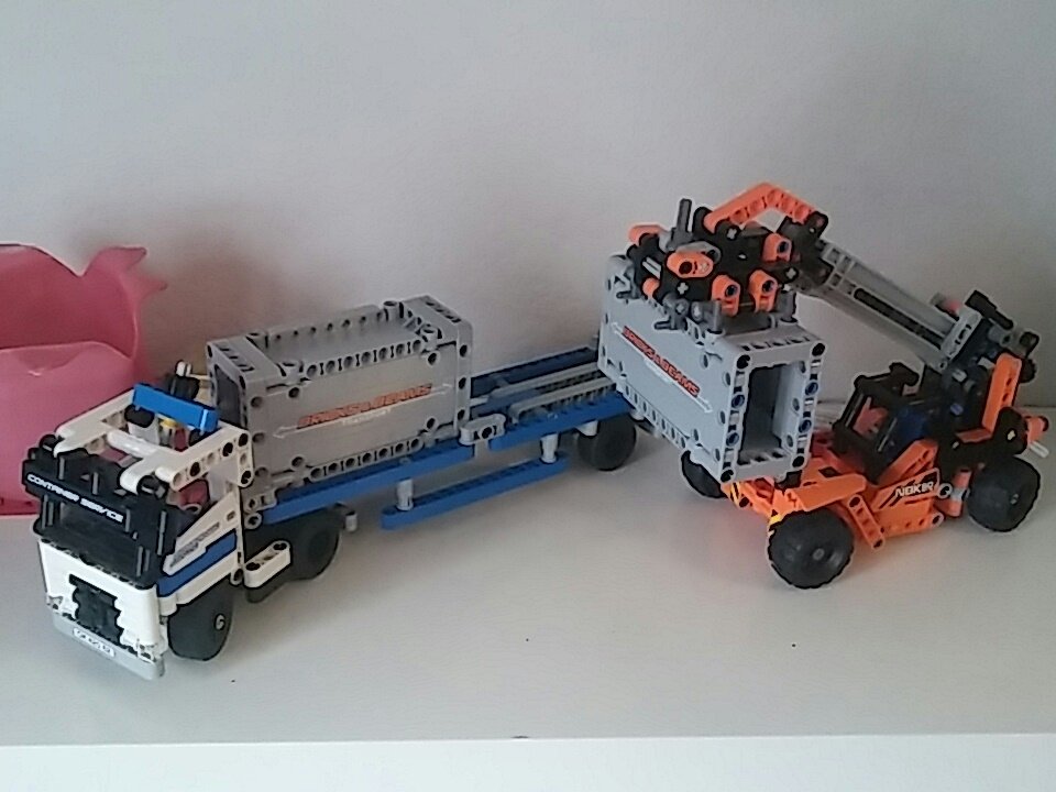 fkuenzel's tweet photo. Hab mich schonmal beschenkt :) #Lego #Technic #42062 https://t.co/sm8YmzruGg