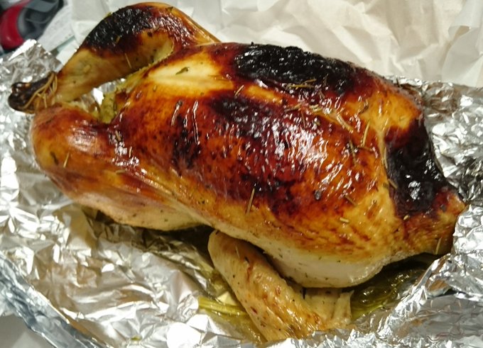 友人特製ローストチキン!!でかい!!めっちゃうまい!! 