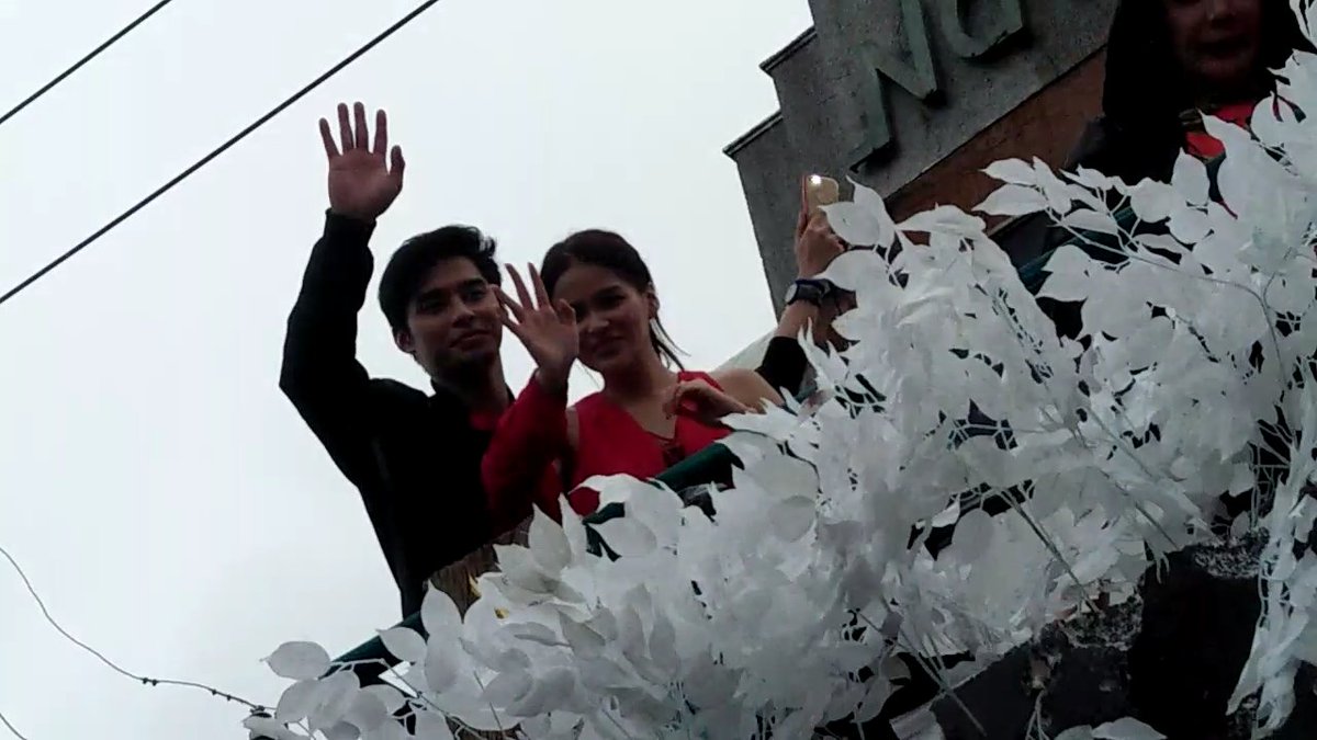 coolsyre_'s tweet photo. HELLO MCLISSE!!!! @hashtag_mccoydl @ElisseJoson 💙💙💙💙💙 #MMFF2017 #MMFFParadeOfStars https://t.co/z1wMMazccp