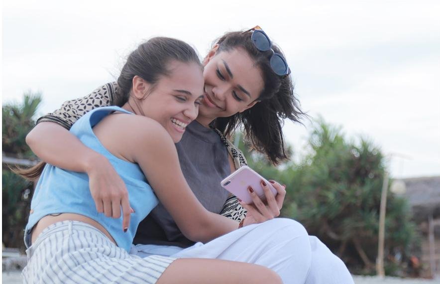 Film SUSAH SINYAL, awalnya terlahir dari ide Ernest Prakasa pribadi. Ernest resah karena kurang memiliki waktu untuk keluarganya. 
Mengangkat tema keluarga, pas banget lho guys buat nonton film SUSAH SINYAL bareng keluarga kamu di Platinum Cineplex Magelang.