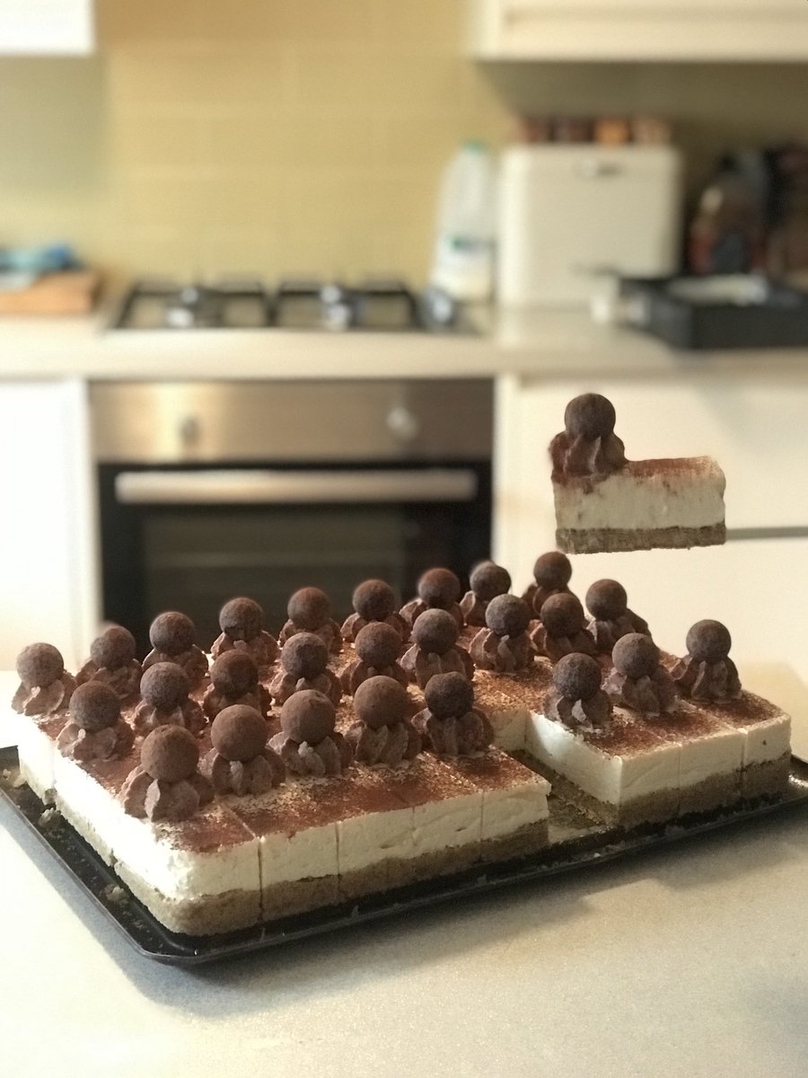 flo_atkins17's tweet photo. Busy bee this weekend my Baileys cheesecake is really popular with the family 🎄🎉  #GBBO #Cheesecake #xmas #Christmas2017 #baking https://t.co/e3tanvLDdD