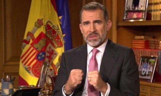 questionfem's tweet photo. *Hilo* Estamos sin cagar desde hace 3 días esperando el #DiscursoReal, ¿Cual será la palabra más usada este año? ¡Abran apuestas! #QFem https://t.co/ueGchuFvlm