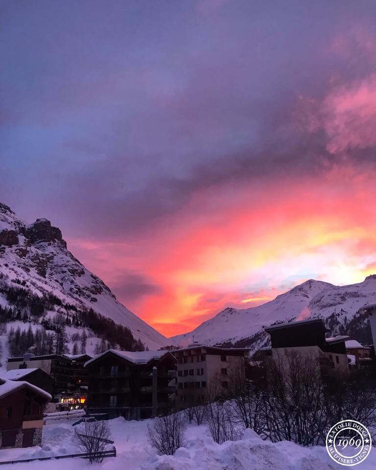 First <a href="/shusnow/">SHU SNOW</a> coach back in the UK! Such an amazing trip! A MASSIVE congratulations for bringing back the first ⛷racing point since #sheffieldvarsity moved to the Alps! ♥️👊