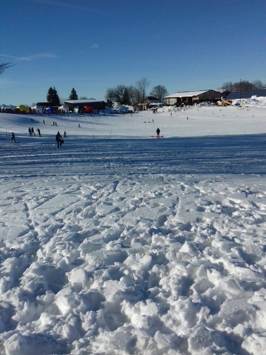 B_iapas's tweet photo. Bonnes vacances à tous ! Profitez de la neige et du soleil ! https://t.co/Vo1W0cShBV