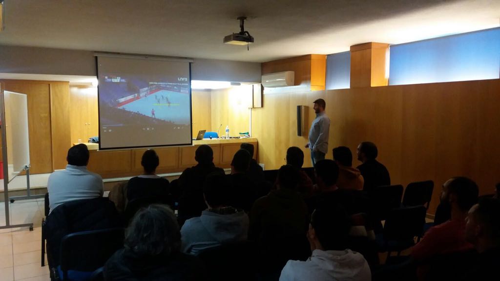 EliteSport_INFO's tweet photo. Para terminar el año escolar una gran mañana formativa con dos grandes profesionales y mejores formadores @Zurilla10 y @poveda_oscar . Gracias por compartir y hacernos dudar a todos los asistentes. #formacion https://t.co/jMWALXVgjY