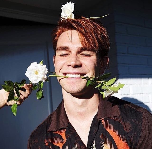 blakepgdr's tweet photo. < I'm not tryna start a fire, with this flame But I'm worried that your heart might feel the same And I have to be honest with you baby Tell me if I'm wrong, and this is crazy But I got you this rose And I need to know Will you let it die or let it grow? > https://t.co/sdtVeOOeFs