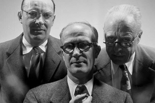 70 years ago today, at the end of a miracle month of breakthroughs, John Bardeen (L) & Walter Brattain (R) demonstrated the first transistor to colleagues at  @belllabs. It's been described as one of the most important inventions of the 20th century (shown here with Schockley):