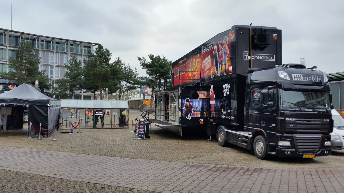 rcvanmaren's tweet photo. #SR17 #apeldoorn het techniekplein is er weer klaar voor. Beleef #VirtualReality of maak een voogelhuisje. Kom allemaal naar het stationsplein!! @OTIBnieuws @HKmobileNews https://t.co/ct0zw80lZL