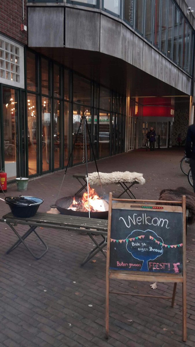 ressenstam's tweet photo. #cultura #ede #broodjebakken tot 16uur. https://t.co/B7xSebJiAo