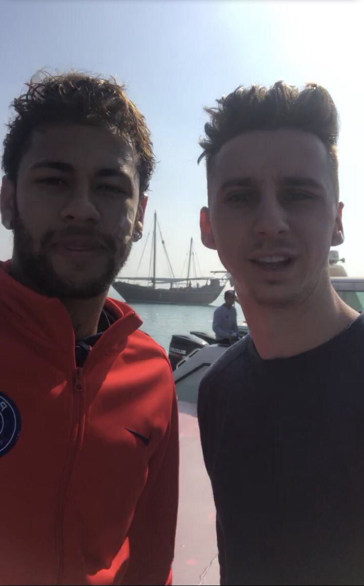 ManiiKa_FIFA's tweet photo. Retour du Qatar! Quel moment incroyable et inoubliable je viens de vivre! Au delà de tous mes rêves! Merci à toute l'équipe @PSG_inside @PSGeSports pour ce Noël avant l'heure !! Retour au travail début janvier avec @Orange_eLIGUE1 , j'ai un titre à conserver! Bonnes fêtes à tous! https://t.co/VyzIbM1snl