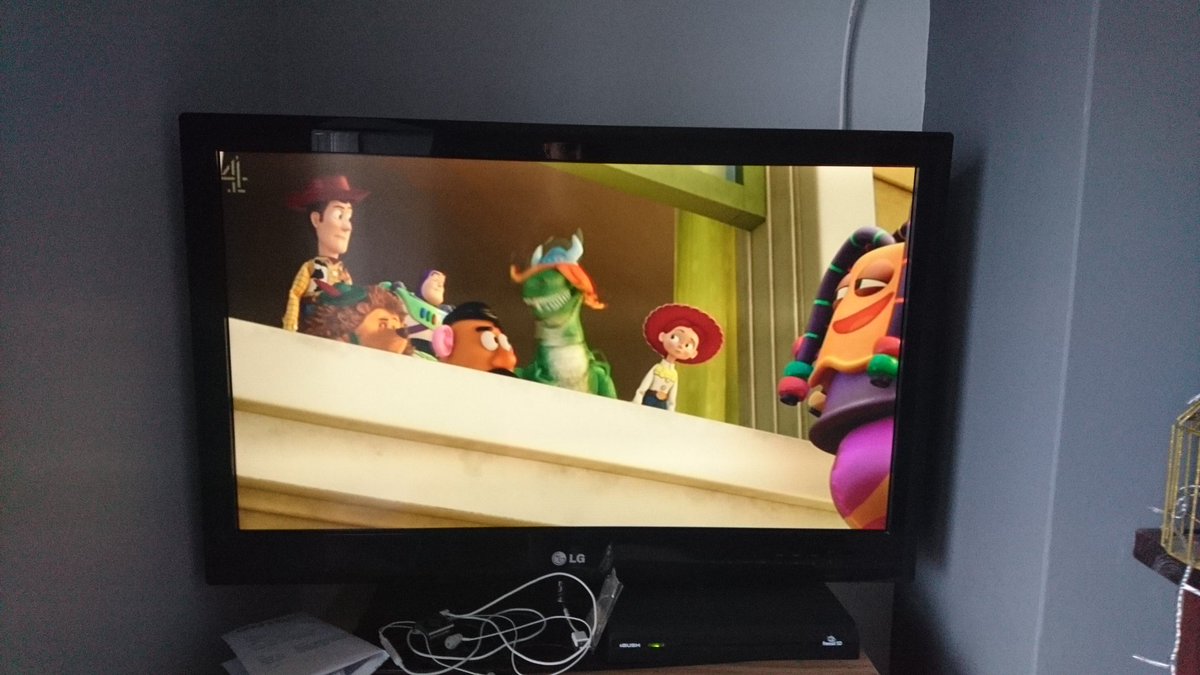 ZPGO20's tweet photo. Toy story of terror came on, all action stopped 😂😂 #lovetoystory #loverex #buzzwoodyjessie x https://t.co/ksEzx3XMti