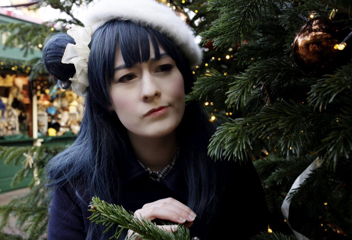 lumachika's tweet photo. What’s that?? It’s already the 23rd? Yohane still has to find some presents for her little demons - I hope Lily won’t see me 😈

📷: Sco:tty https://t.co/udW0ENE0kZ