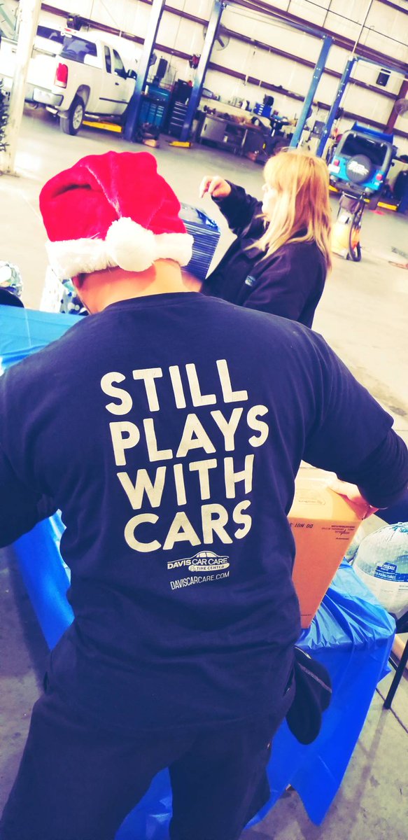 daviscarcare's tweet photo. Happy holidays 🎄🎁🚗

We'll be closed Saturday through Monday, but you can expect us back up and running on Tuesday at 7am! https://t.co/KRQaA3grQ9