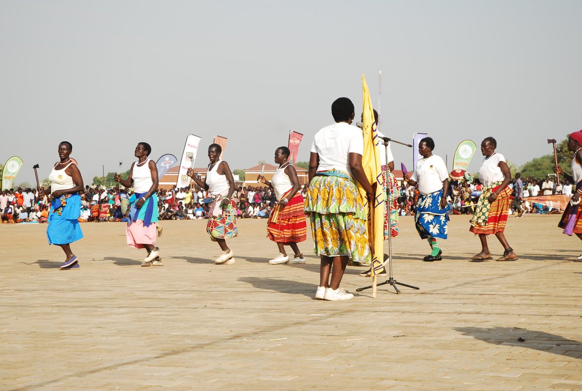 #AcoliCulturalFestival17  in pictures
#Acut dance performed by women when their husbands return  or die at War